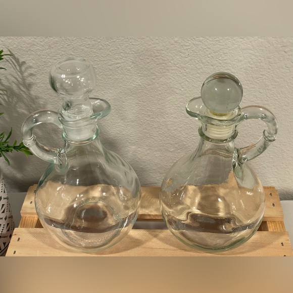 🥳BOGO! Pair (2) VTG Anchor Hocking Clear Glass Decanters w Stoppers. - Picture 2 of 13